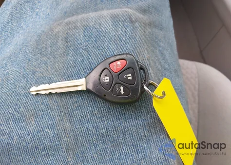 2010 Toyota Camry Le z USA, uszkodzony, nr VIN 4T4BF3EK9AR013683